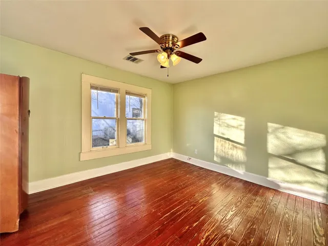 $1,200 | 1112 West 3rd Street, Taylor, TX 76574