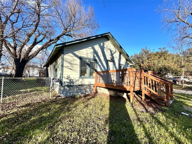 $1,200 | 1112 West 3rd Street, Taylor, TX 76574
