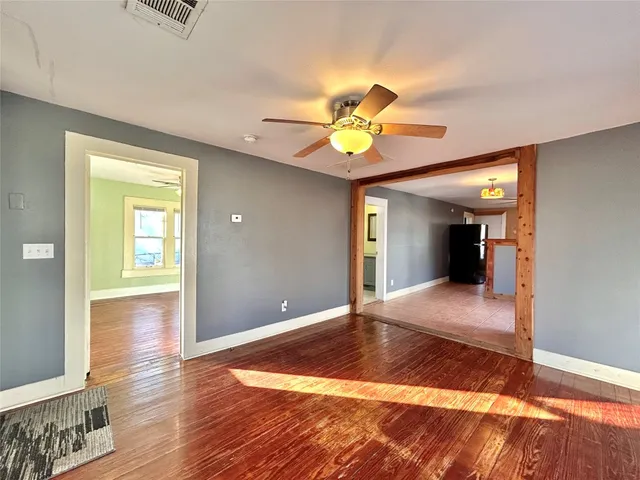 $1,200 | 1112 West 3rd Street, Taylor, TX 76574