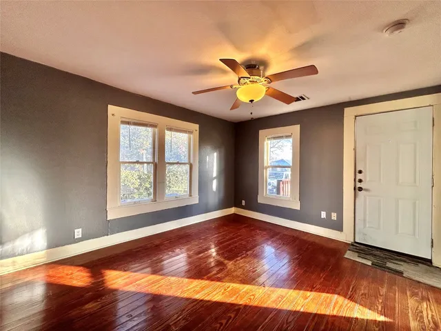 $1,200 | 1112 West 3rd Street, Taylor, TX 76574