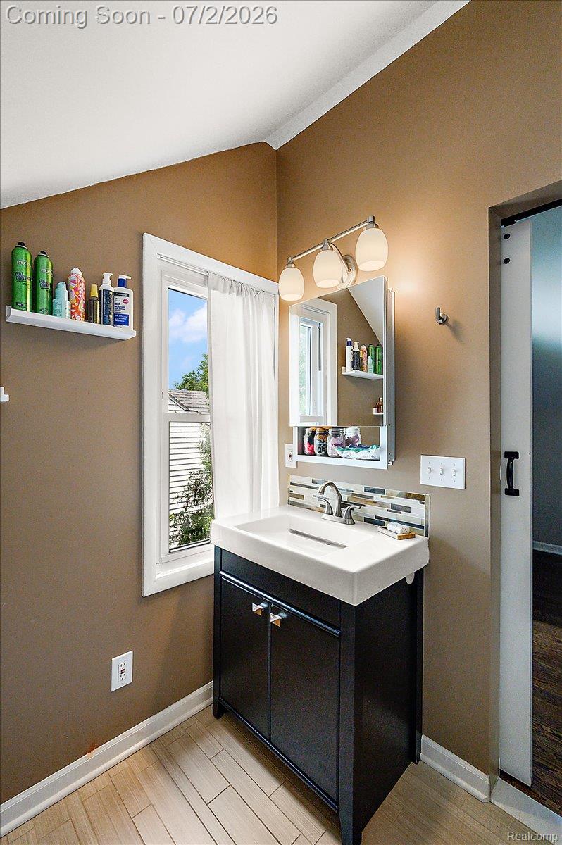 1706 Princeton Road Berkley, MI 48072 - Photo 25 of 49 Bathroom