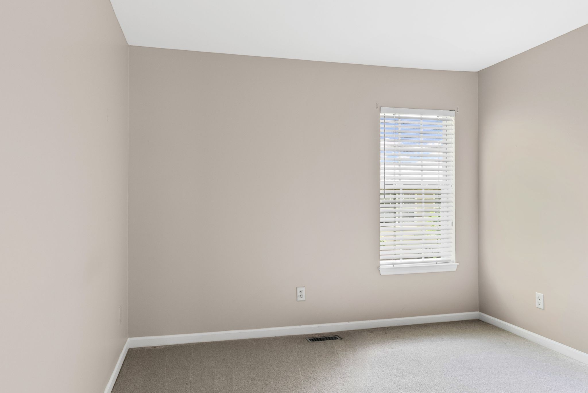 3012 Bent Tree Road Franklin, TN 37067 - Photo 21 of 34 an empty room with a window