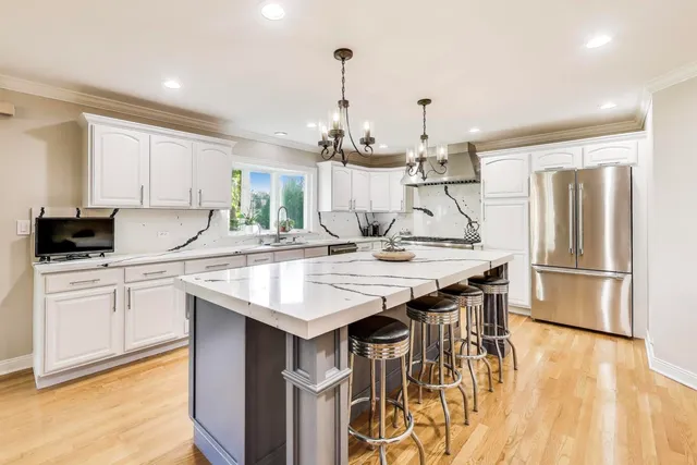 $849,000 | 179 Sycamore Drive, Hawthorn Woods, IL 60047