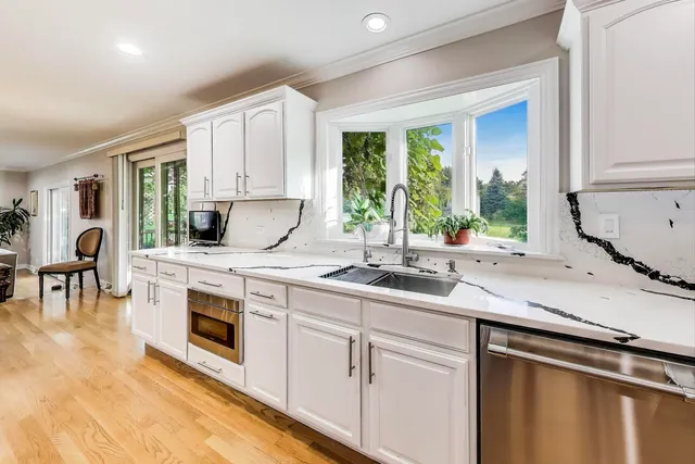 $849,000 | 179 Sycamore Drive, Hawthorn Woods, IL 60047