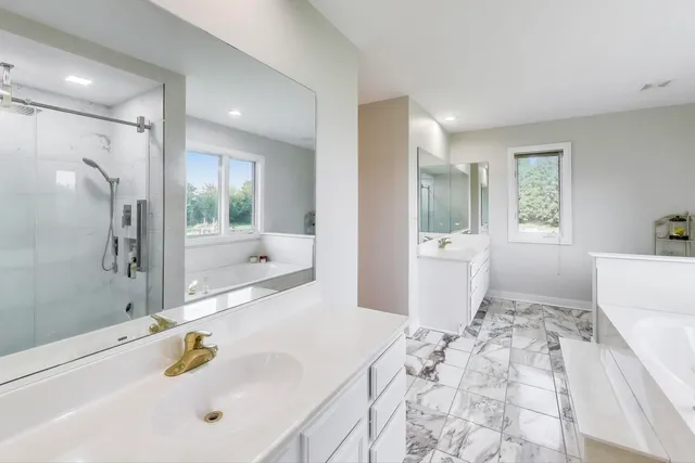 $849,000 | 179 Sycamore Drive, Hawthorn Woods, IL 60047