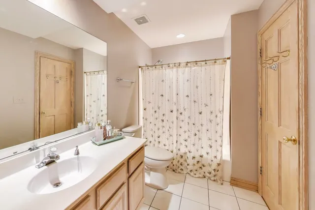 $849,000 | 179 Sycamore Drive, Hawthorn Woods, IL 60047