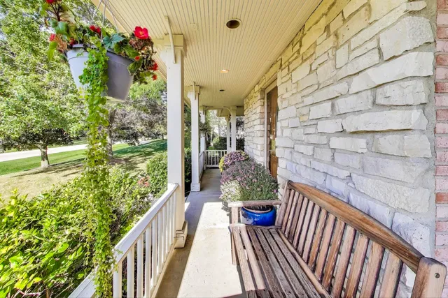 $849,000 | 179 Sycamore Drive, Hawthorn Woods, IL 60047