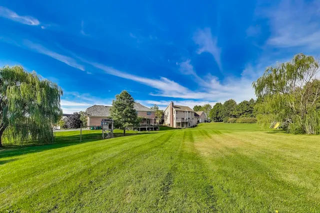 $849,000 | 179 Sycamore Drive, Hawthorn Woods, IL 60047