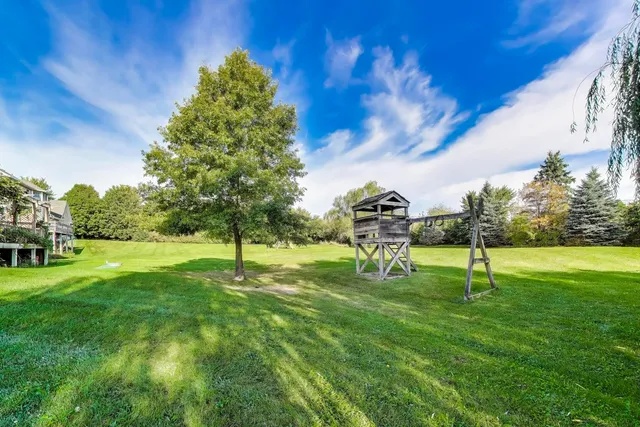 $849,000 | 179 Sycamore Drive, Hawthorn Woods, IL 60047