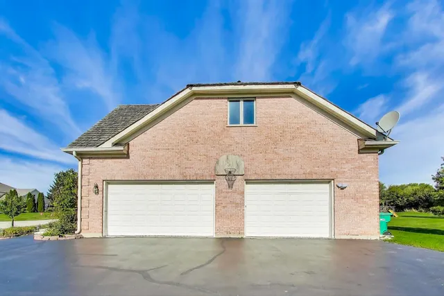 $849,000 | 179 Sycamore Drive, Hawthorn Woods, IL 60047