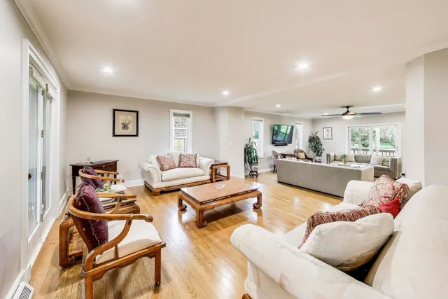 $849,000 | 179 Sycamore Drive, Hawthorn Woods, IL 60047