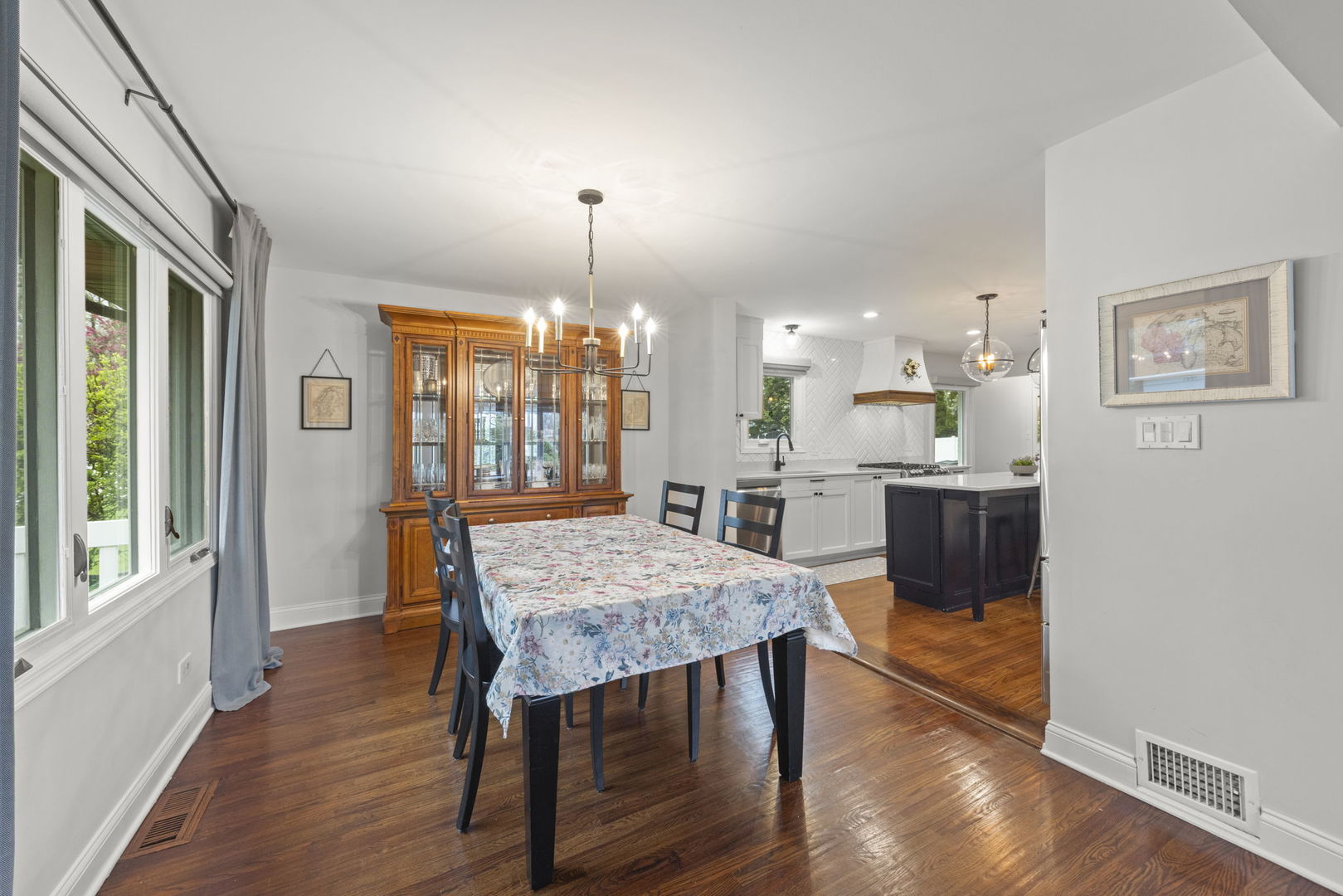407 Ridgeview Street Downers Grove, IL 60516 - Photo 7 of 33 Gallery Image 7