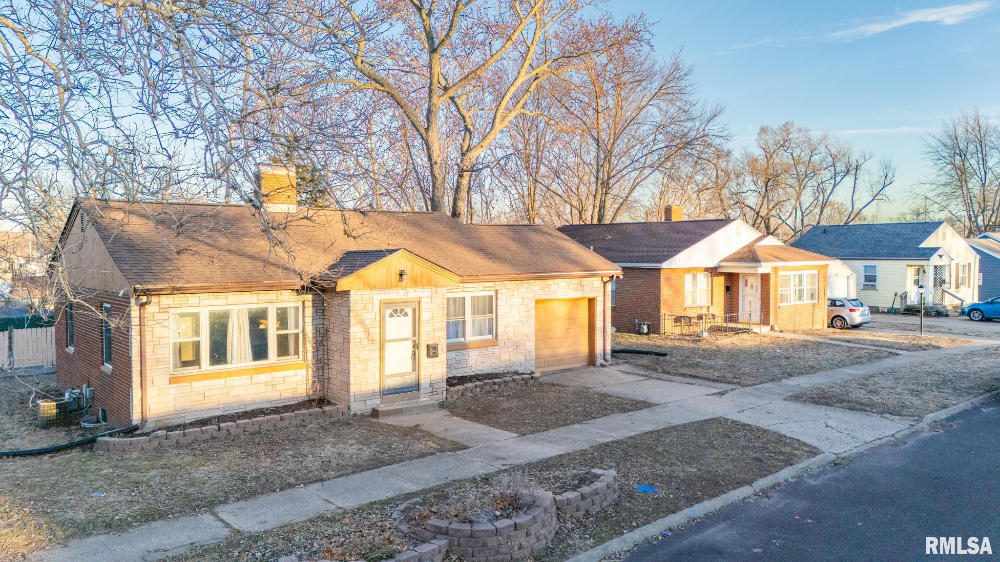 1200 South 9th Street Pekin, IL 61554 - Photo 3 of 44