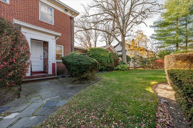 $9,000 | 896 Central Avenue, Unit A, Woodmere, NY 11598