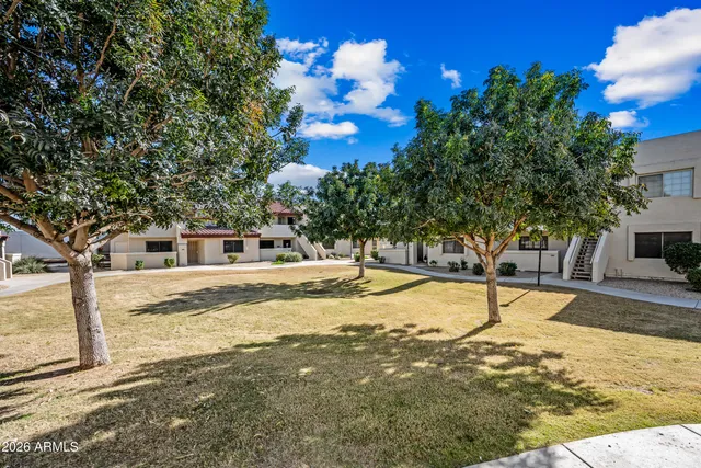 a view of a yard with a house