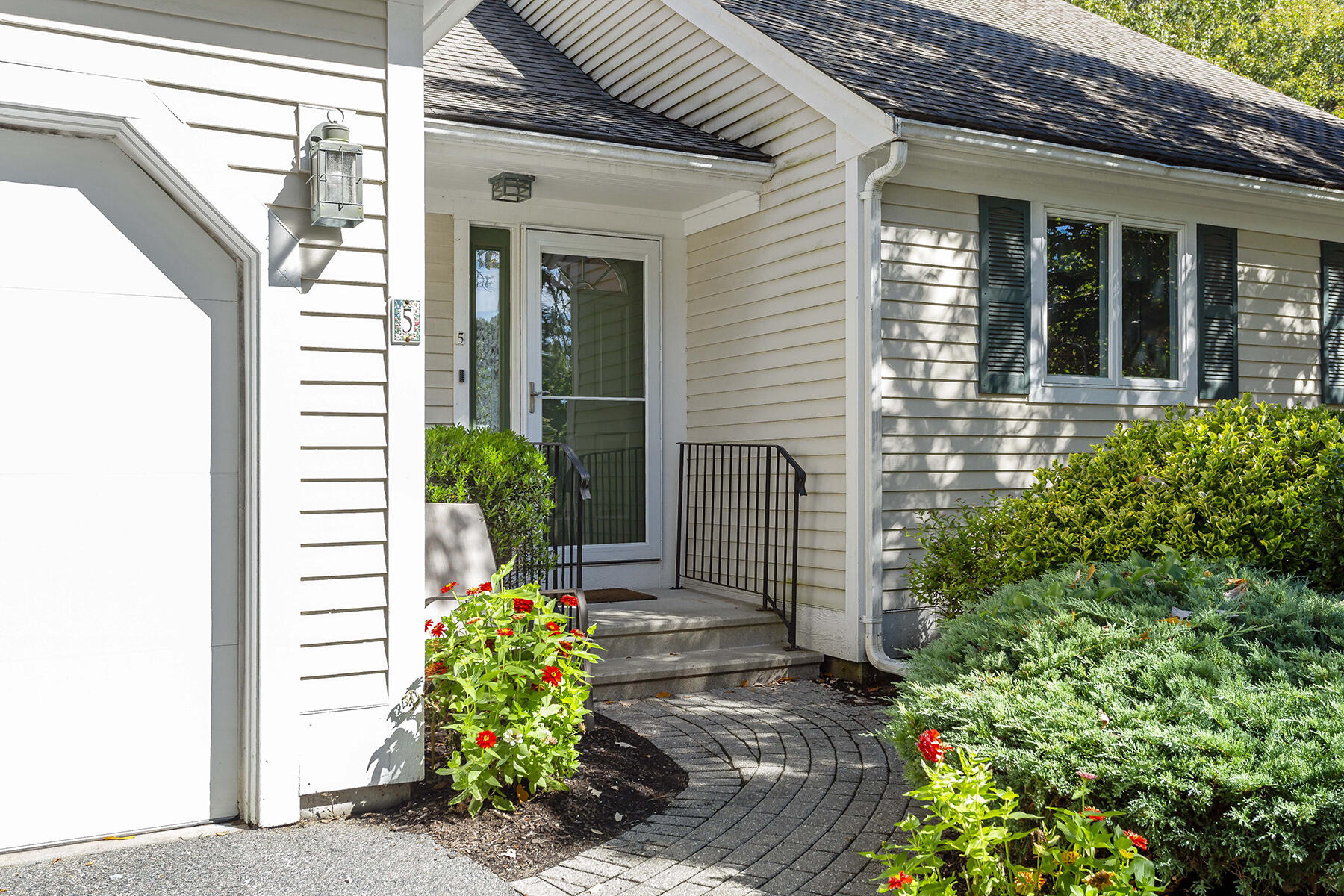 5 Friendship Court Mashpee, MA 02649 - Photo 2 of 32