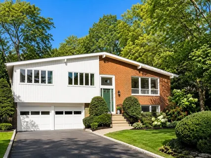 a view of a house with backyard