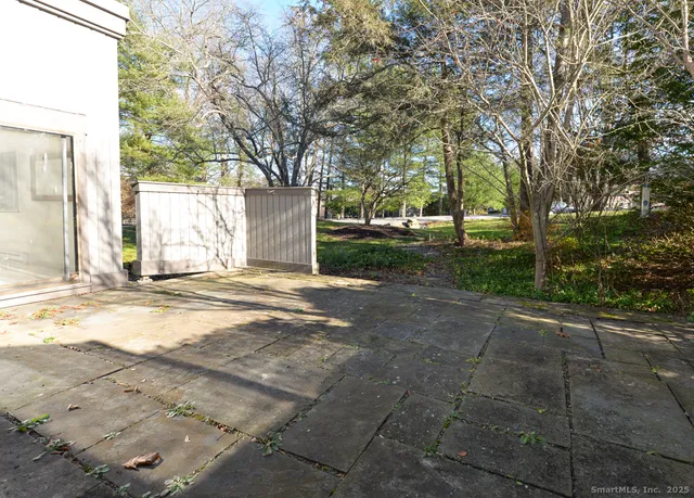a view of a house with backyard and trees