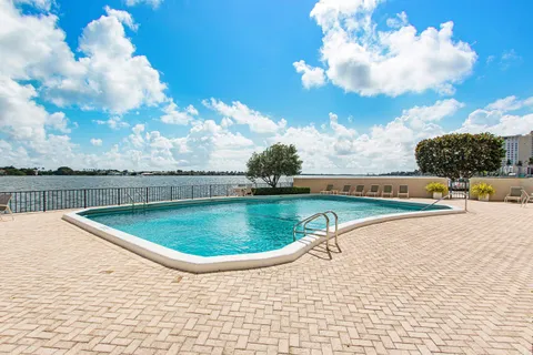 $1,150,000 | 1200 South Flagler Drive, Unit 101, West Palm Beach, FL 33401