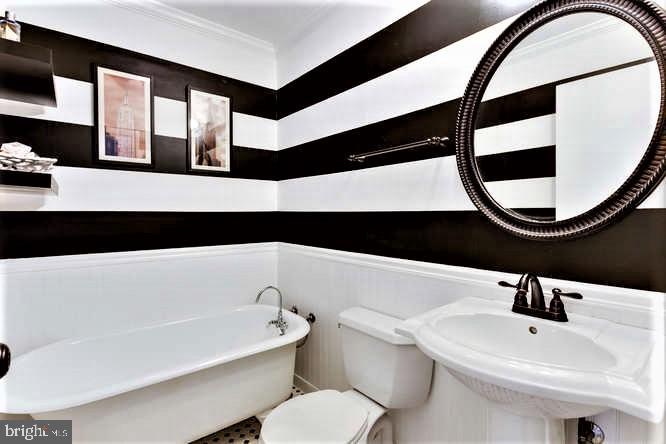 7713 Schelhorn Road Alexandria, VA 22306 - Photo 33 of 43 Stylish Full Hall Bath!