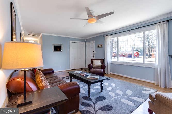 7713 Schelhorn Road Alexandria, VA 22306 - Photo 5 of 43 Gallery Image 5