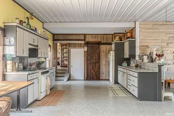 $750,000 | 2145 West 50th Street North, Lagrange, IN 46761