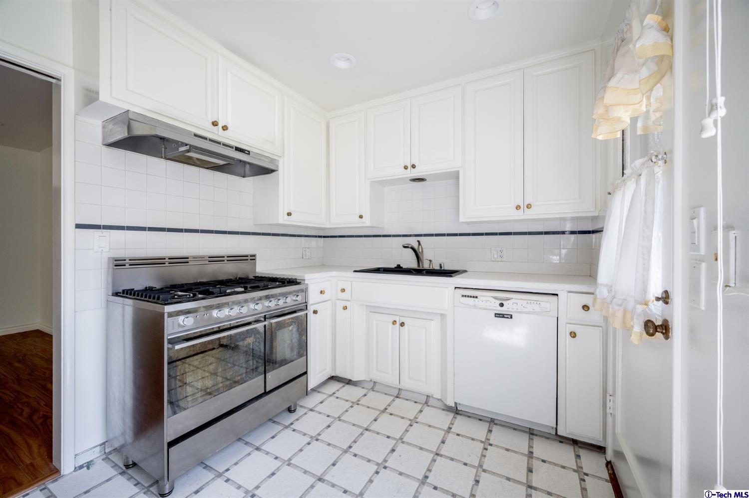 1000 San Pasqual Street, Unit 3 Pasadena, CA 91106 - Photo 7 of 22