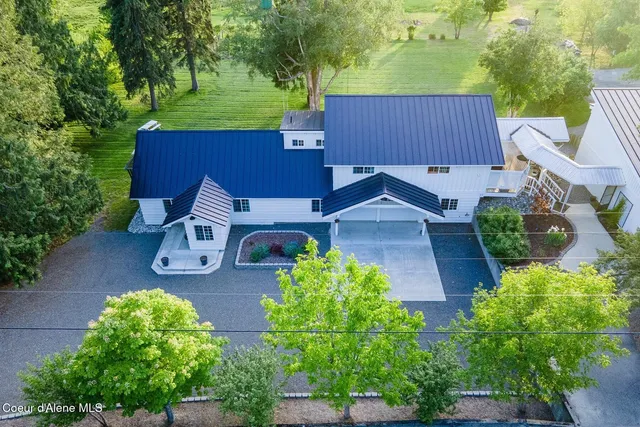 $1,050,000 | 1041 Bottle Bay Road, Sagle, ID 83860