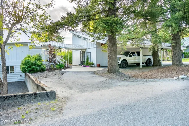 $1,050,000 | 1041 Bottle Bay Road, Sagle, ID 83860