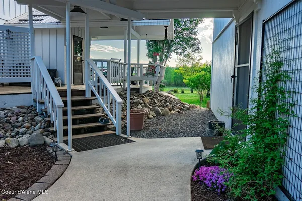 $999,000 | 1041 Bottle Bay Road, Sagle, ID 83860