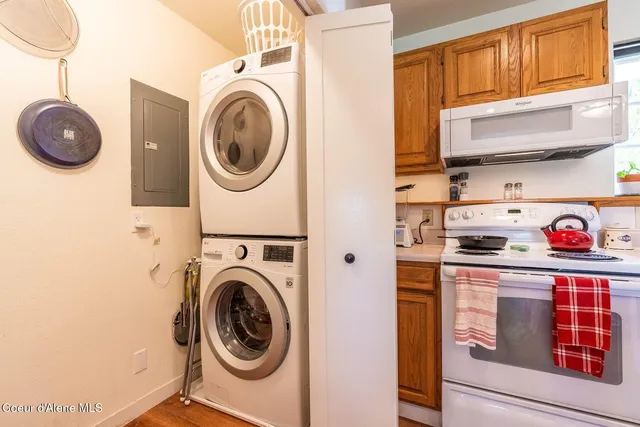 $1,050,000 | 1041 Bottle Bay Road, Sagle, ID 83860