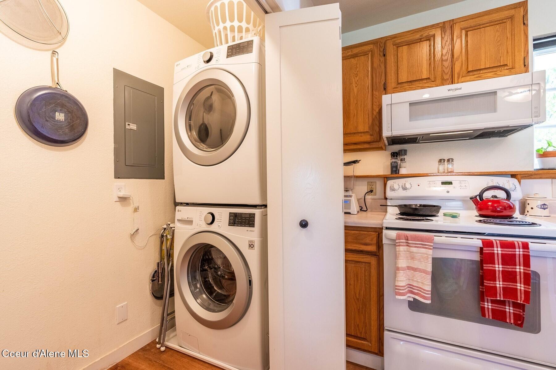 1041 Bottle Bay Road Sagle, ID 83860 - Photo 34 of 67 Upper Living Laundry