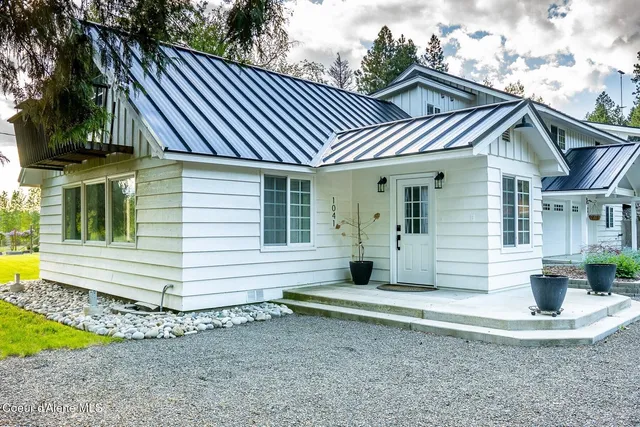 $1,050,000 | 1041 Bottle Bay Road, Sagle, ID 83860