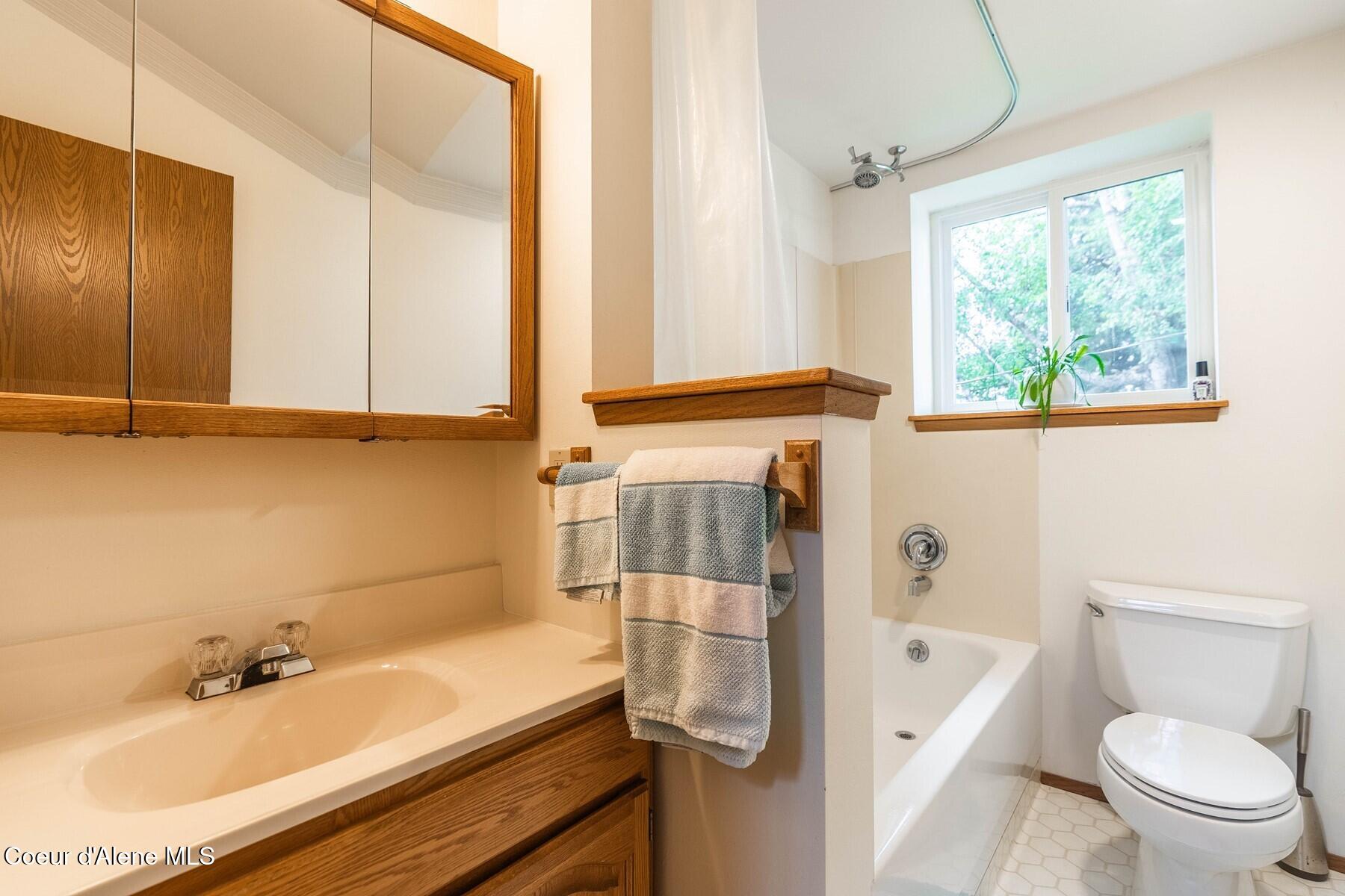 1041 Bottle Bay Road Sagle, ID 83860 - Photo 43 of 66 Upper Living 2nd Bathroom