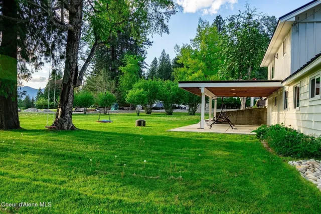 $1,050,000 | 1041 Bottle Bay Road, Sagle, ID 83860