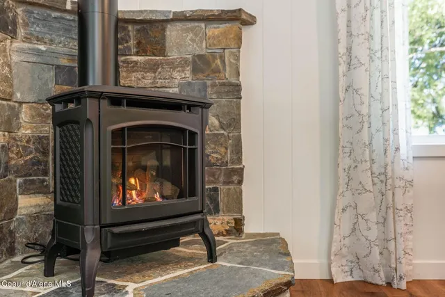 $1,050,000 | 1041 Bottle Bay Road, Sagle, ID 83860