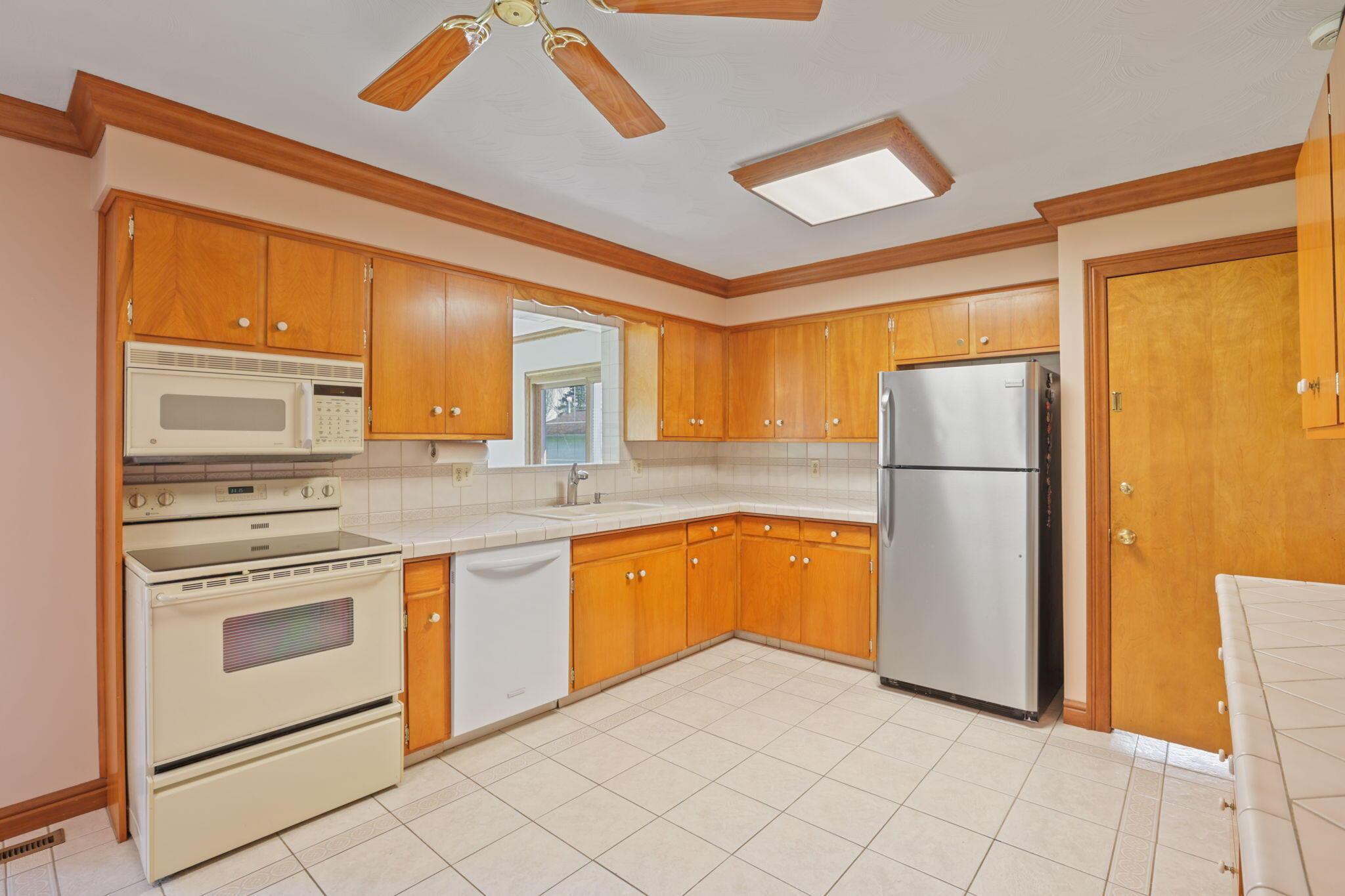 8200 Haenszel Road Grove City, OH 43123 - Photo 14 of 40 Kitchen