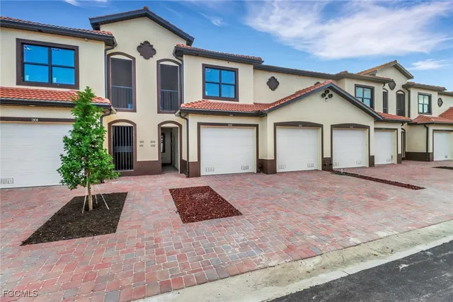 $269,900 | 1802 Samantha Gayle Way, Unit 106, Cape Coral, FL 33914