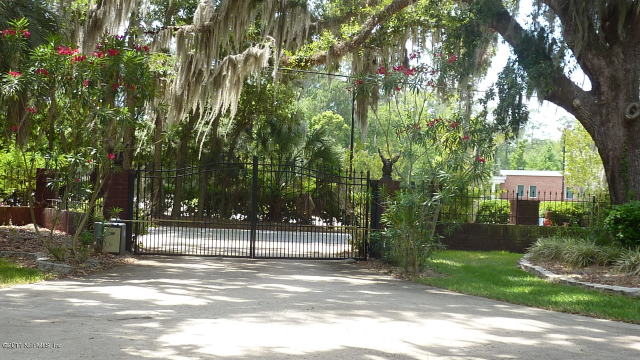 2545 County Dock Road Jacksonville, FL 32223 - Photo 4 of 62 FRONT GATE