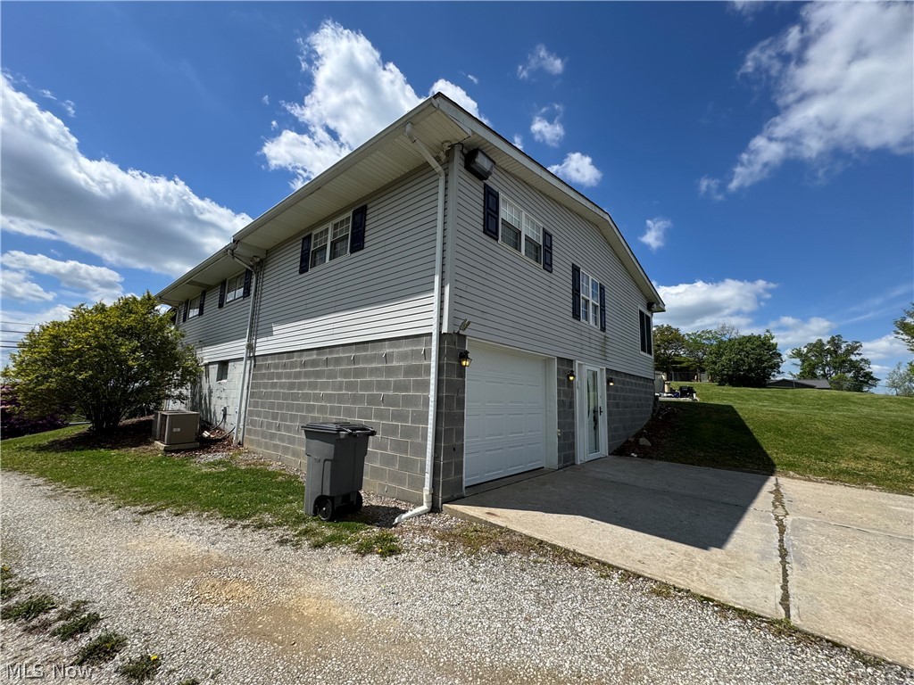 54837 High Ridge Road Bellaire, OH 43906 - Photo 2 of 19