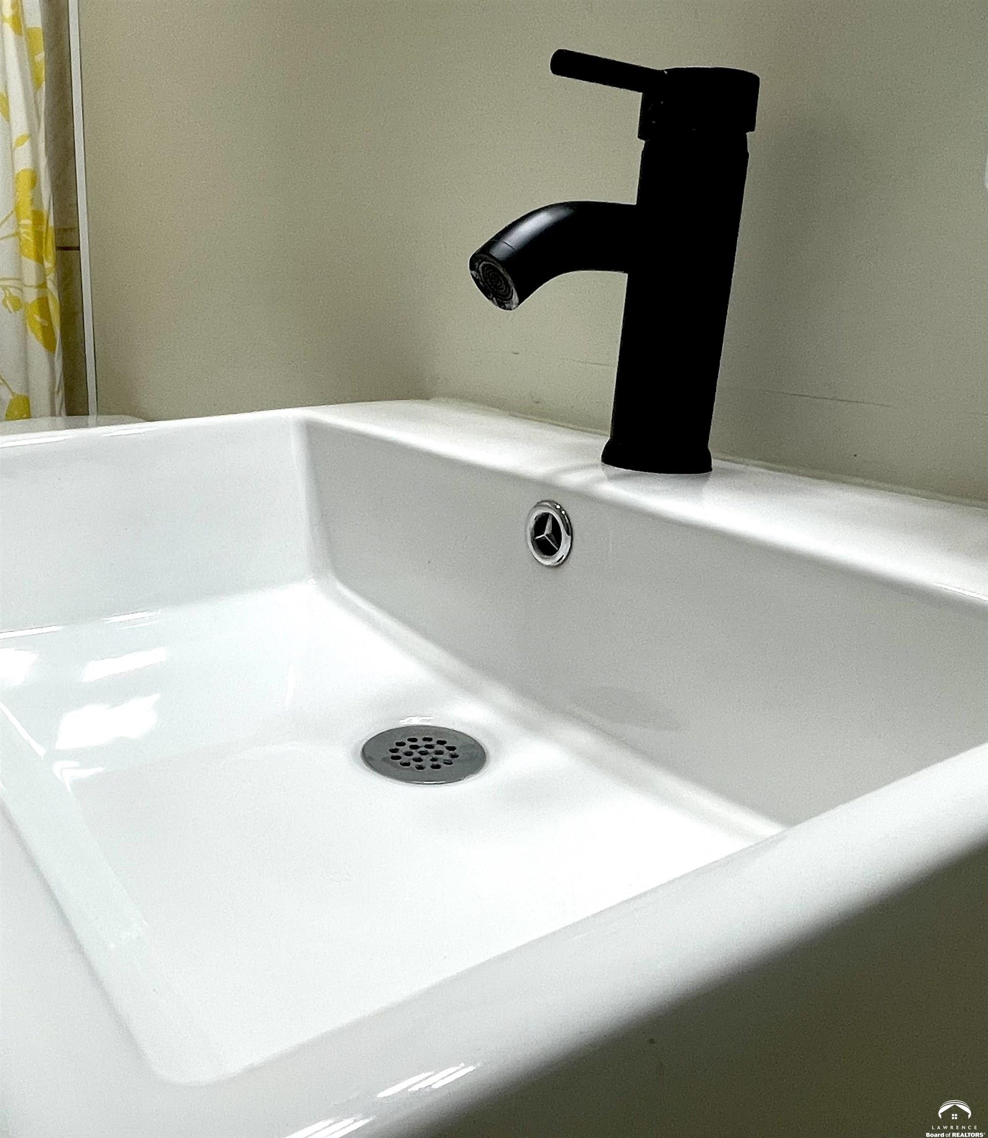 1515 West 3rd Street Lawrence, KS 66044 - Photo 12 of 31