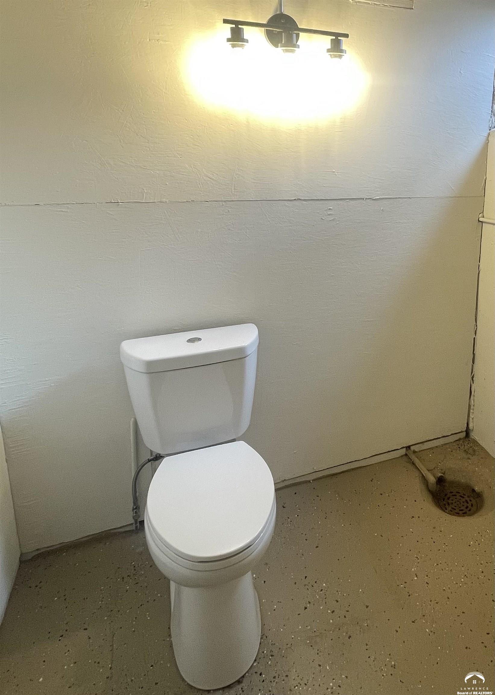 1515 West 3rd Street Lawrence, KS 66044 - Photo 19 of 31