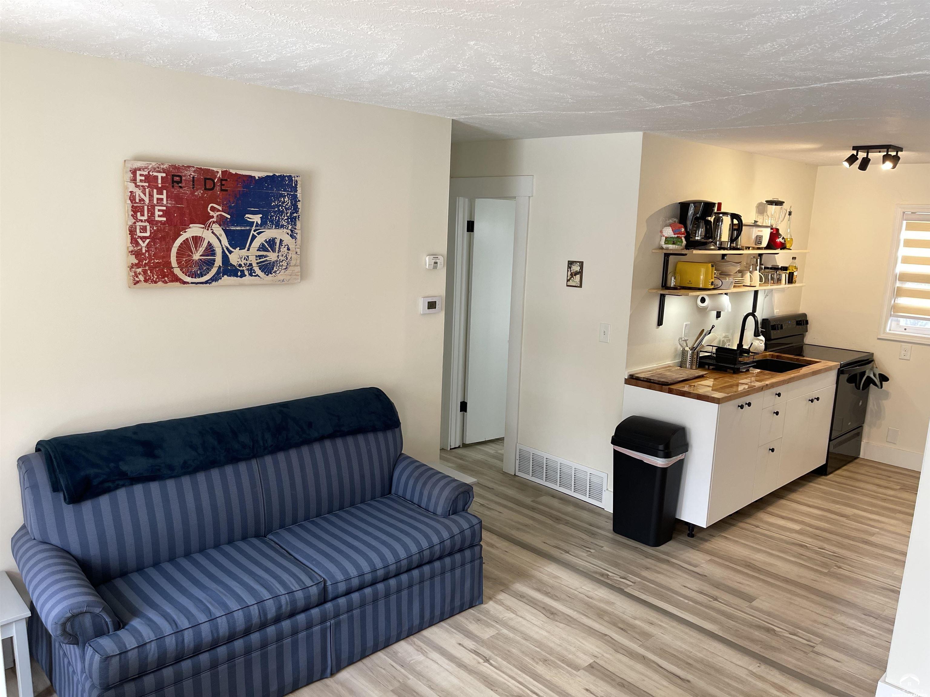 1515 West 3rd Street Lawrence, KS 66044 - Photo 3 of 31