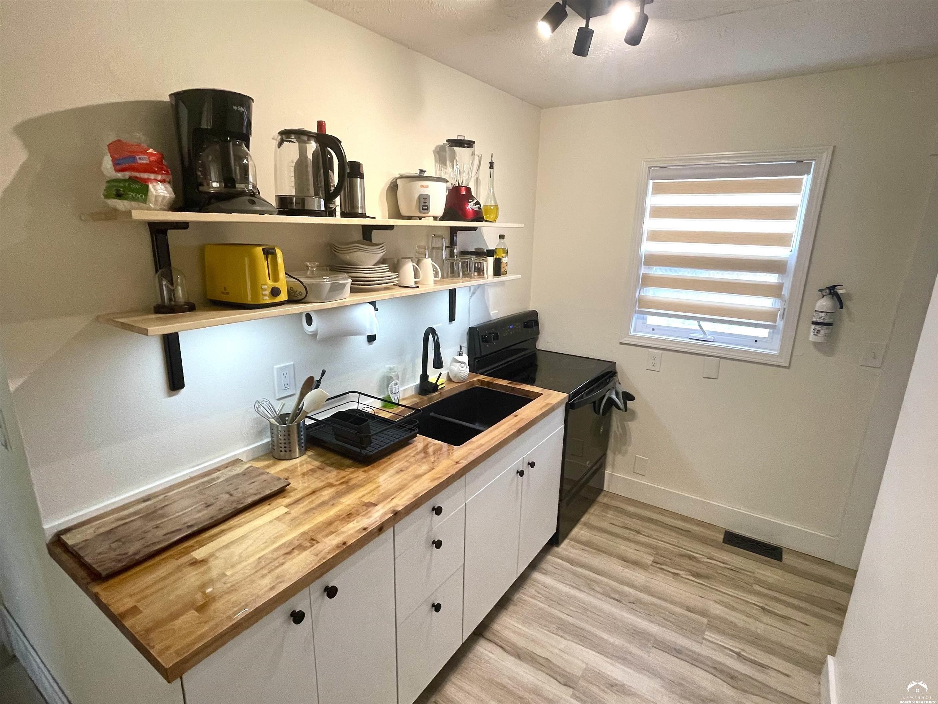 1515 West 3rd Street Lawrence, KS 66044 - Photo 5 of 31