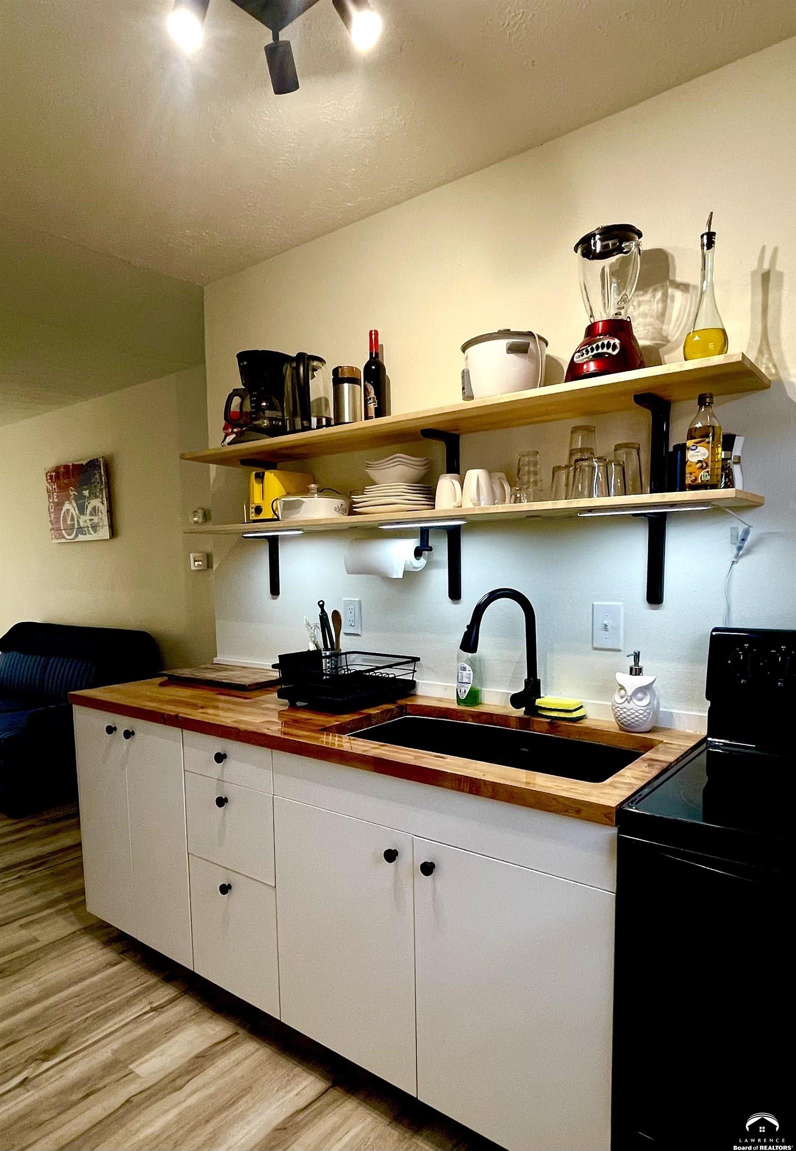 1515 West 3rd Street Lawrence, KS 66044 - Photo 7 of 31