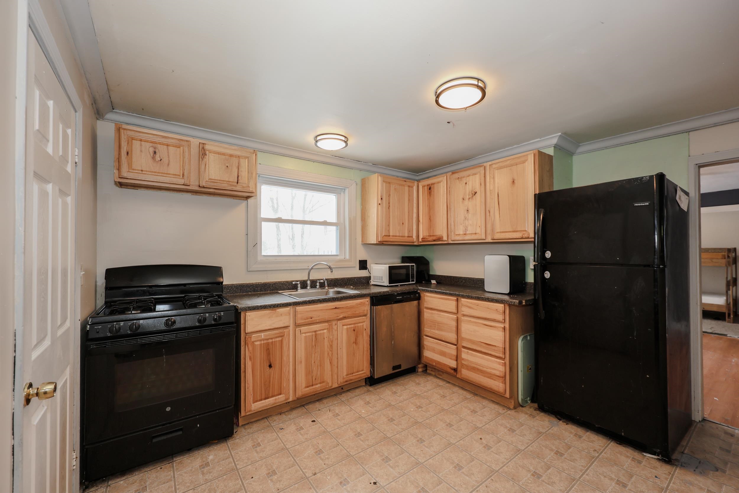 32 Norton Street Nashua, NH 03064 - Photo 3 of 23