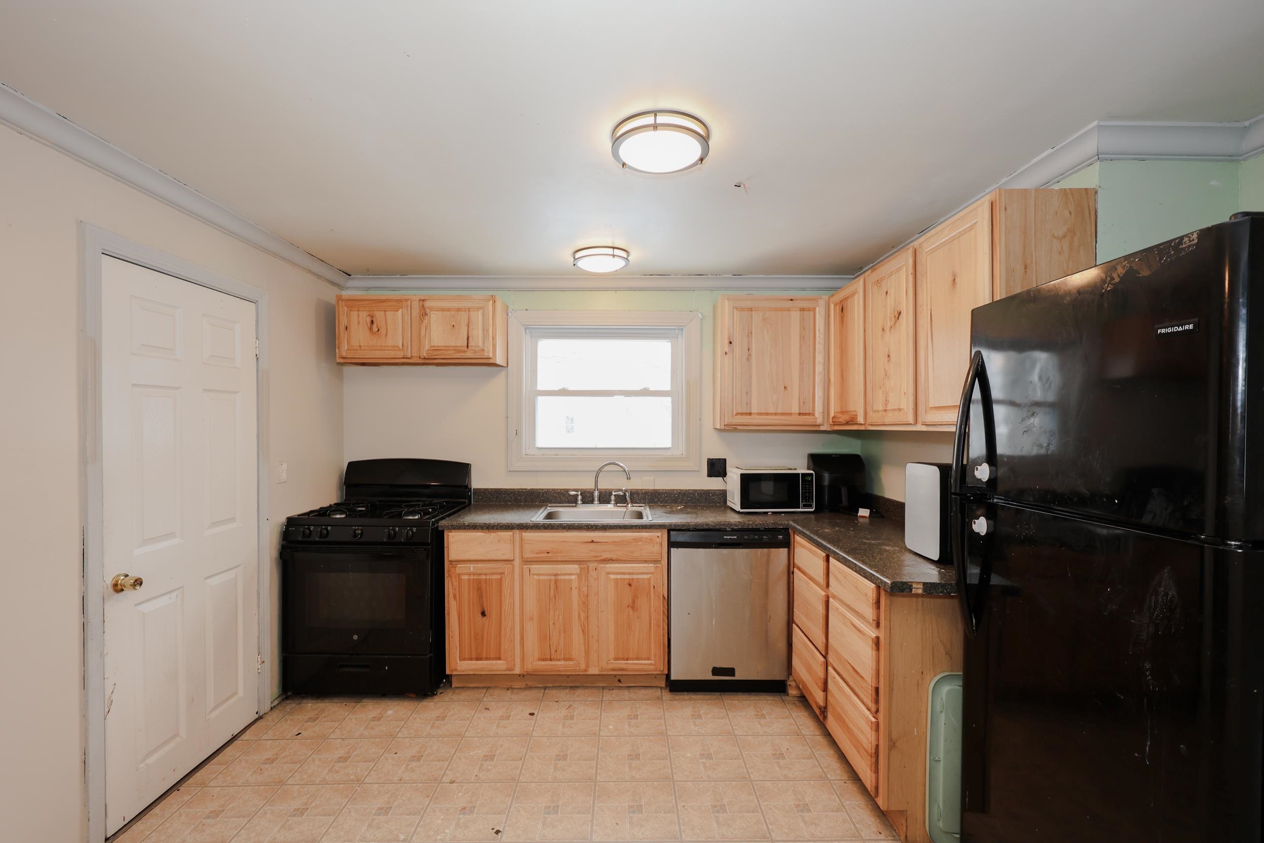 32 Norton Street Nashua, NH 03064 - Photo 4 of 23