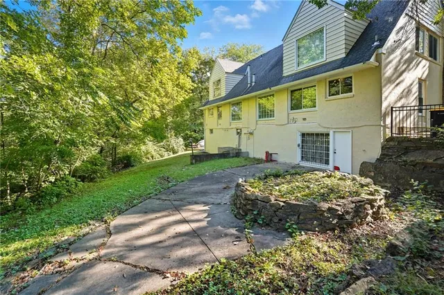 $250,000 | 6136-6134 Brooklyn Avenue, Kansas City, MO 64130