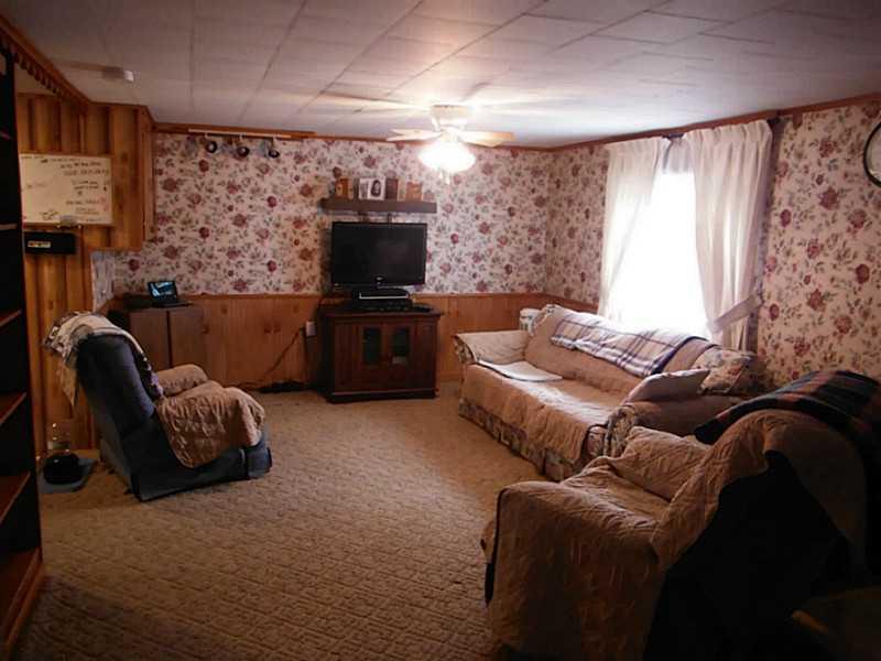 436 Lindsay Road Zelienople, PA 16063 - Photo 3 of 20 Living Room.