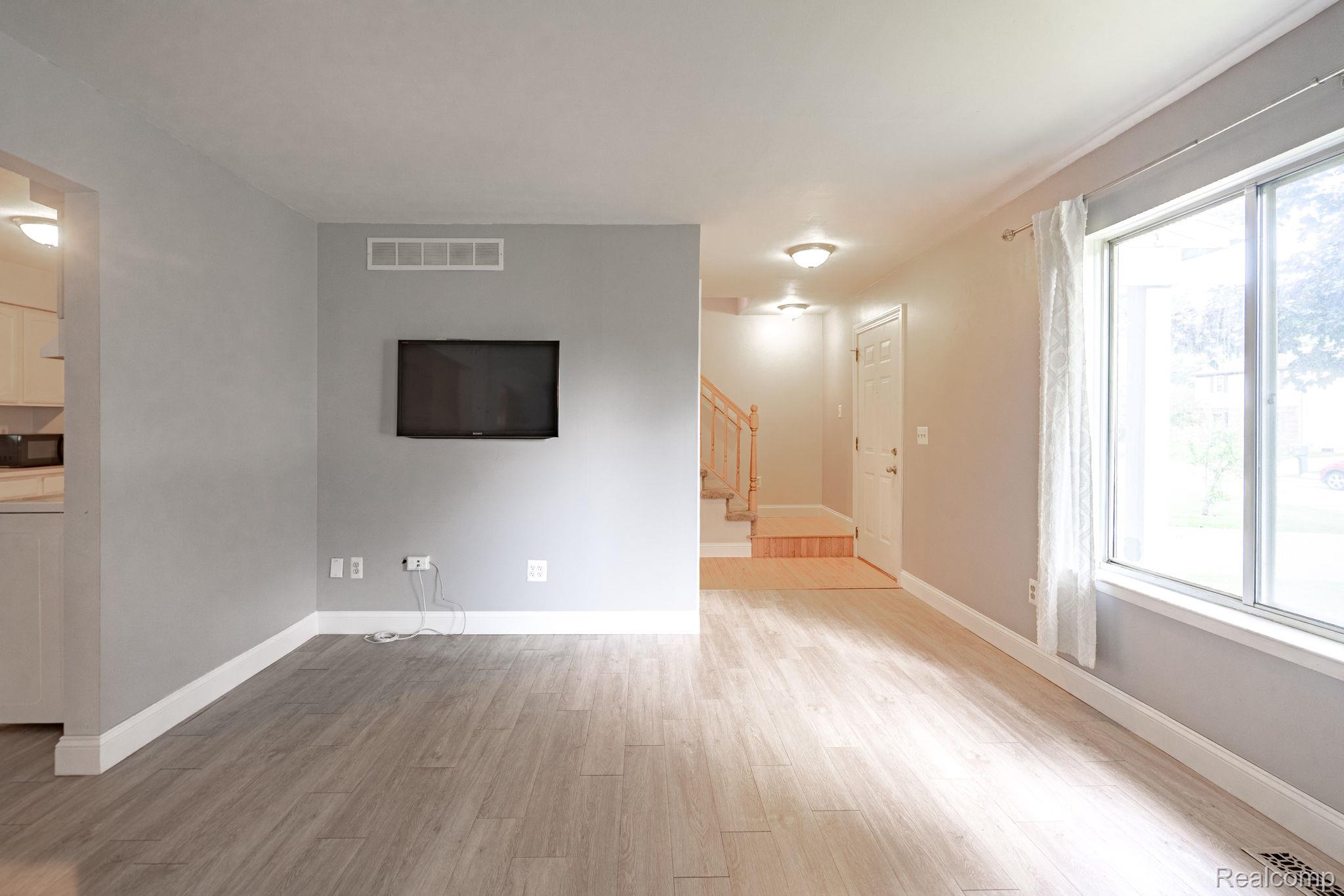1642 Dancer Drive Rochester, MI 48307 - Photo 6 of 36 12-web-or-mls-interiors-3.jpg